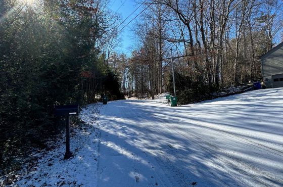 Nieve y frío intenso afectan servicios en Asheville y Buncombe