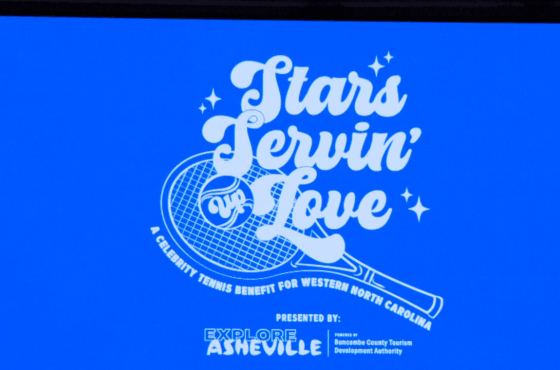 El partido de tenis benéfico de Asheville atrae a 4,000 asistentes, impulsando los fondos locales sin fines de lucro