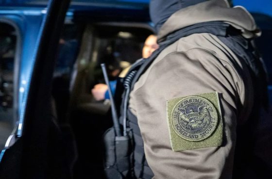 Reasignan a dos funcionarios de ICE en medio de presiones para aumentar arrestos