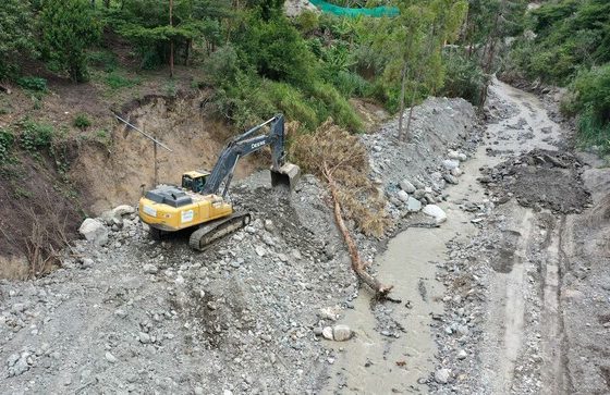 AshBritt y el Cuerpo del Ejército de EE.UU. intensifican limpieza de vías fluviales en WNC