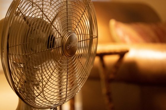 NCDHHS, desde el 1 de mayo hasta el 1 de octubre de 2025, se estarán entregando ventiladores gratis a personas elegibles en todo el estado.